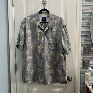 Tommy Bahama button-down shirt in gray and yellow, size XXL.